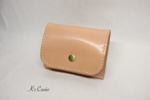 レザーアイテムK's Cuoioのボックス型小銭入れ