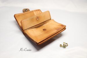 レザーアイテムK's Cuoioのハーフウォレットお手入れ