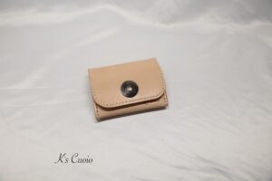 レザーアイテムK's Cuoioのボックス型小銭入れ