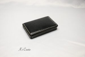 レザーアイテムK's Cuoioの駒合わせ縫いカードケース