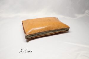 レザーアイテムK's Cuoioのポーチ