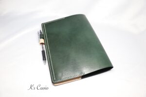 レザーアイテムK's Cuoioの手帳カバー