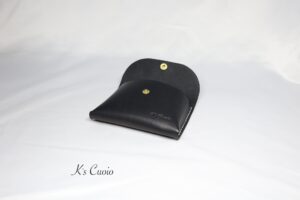 レザーアイテムK's Cuoioの一枚革で作るカードケース