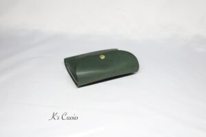 レザーアイテムK's Cuoioの一枚革で作るカードケース