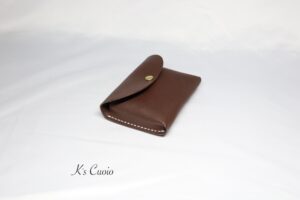 レザーアイテムK's Cuoioの一枚革で作るカードケース
