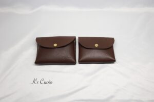 レザーアイテムK's Cuoioの手のひらサイズのカードケース