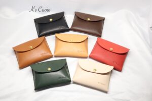 レザーアイテムK's Cuoioの一枚革で作るカードケース