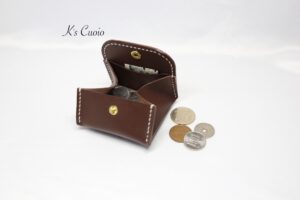 レザーアイテムK's Cuoioのボックス型コインケース