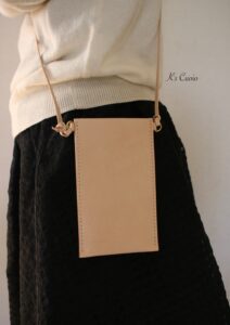 レザーアイテムK's Cuoioのスマホポシェット