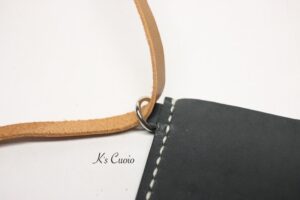 レザーアイテムK's Cuoioのスマホポシェット