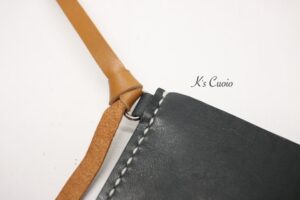 レザーアイテムK's Cuoioのスマホポシェット