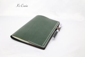 レザーアイテムK's Cuoioの手帳カバー