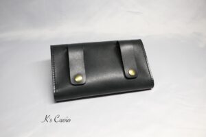 レザーアイテムK's Cuoioのベルト通し型スマホケース横型