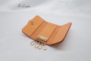 レザーアイテムK's Cuoioのキーケース