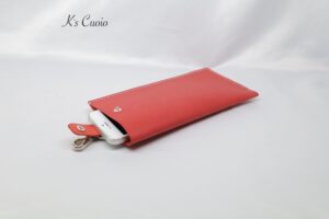 レザーアイテムK's Cuoioのスマホポーチ